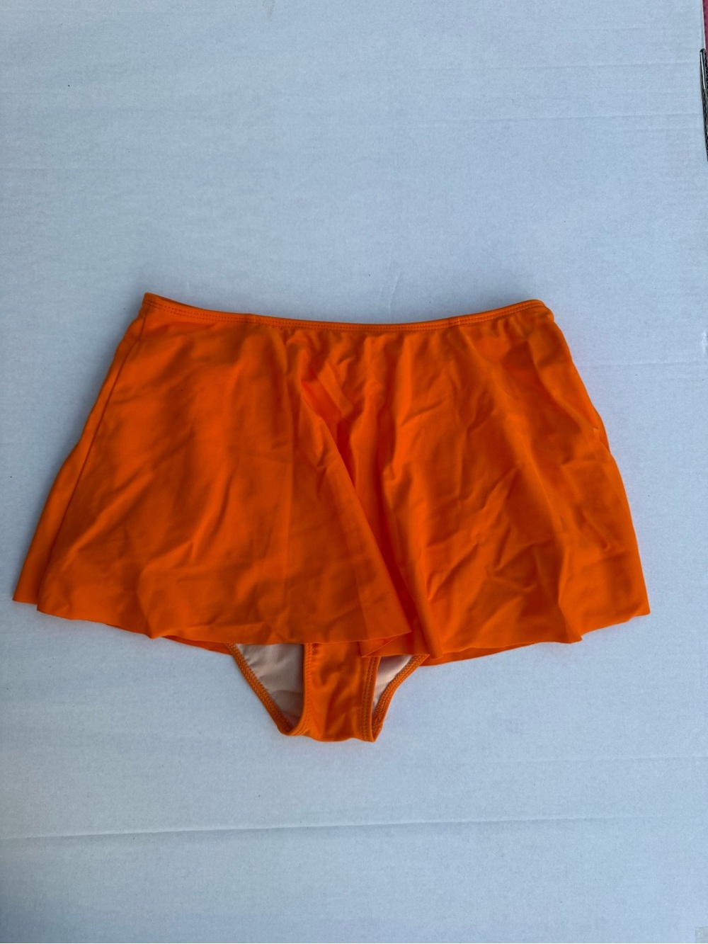 Kortni Jeane Who Wears Shorts Skirts